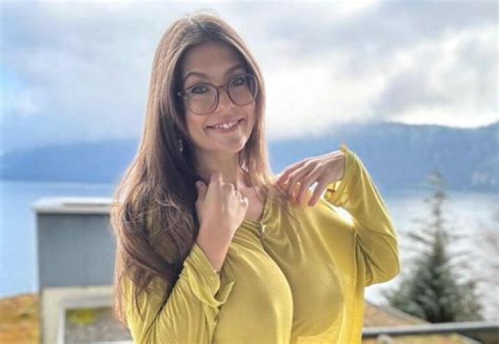 Anna Strout (Jesse Eisenberg’s Wife) Biography, Age, Wiki, Height, Weight, Boyfriend, Family & More