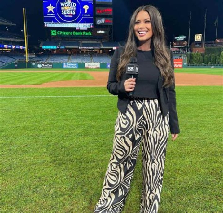 Holly Sonders Bio Nude Career Net Worth