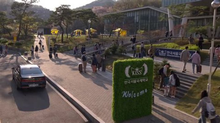 Is Kiss A Real School In Korea? XO Kitty Filming Locations