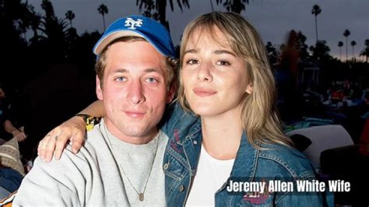 Jeremy Allen White Wiki, Height, Weight, Age, Girlfriend, Family, Biography & More