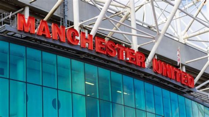 Tech Giant Apple JOINS Race To Buy Manchester United! (Detail)