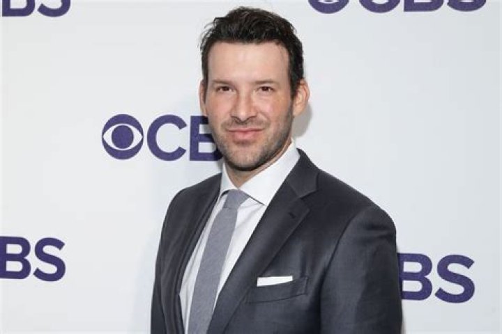 Tony Romo Biography, Age, Wiki, Height, Weight, Girlfriend, Family & More