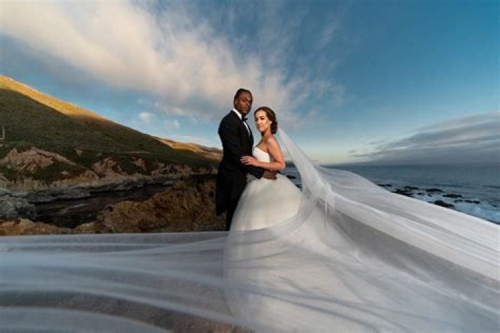 Who is Devanne Villarreal, Wife of Davante Adams? His Parents, Family, Salary, Jersey