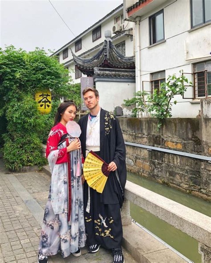 Who is jakenbakeLIVE? His Girlfriend, Height, Age, Real Name